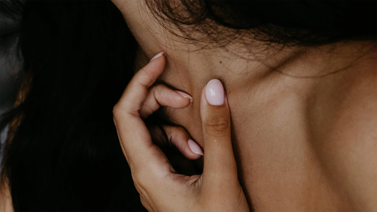 Gel press-on variant